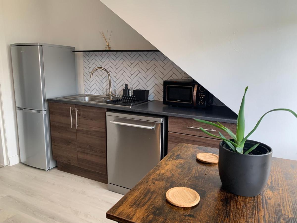 Lovely 2 Bedroom Apartment In Central Location Greenock Zewnętrze zdjęcie