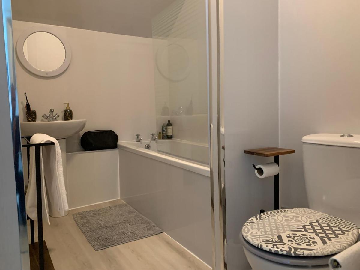 Lovely 2 Bedroom Apartment In Central Location Greenock Zewnętrze zdjęcie